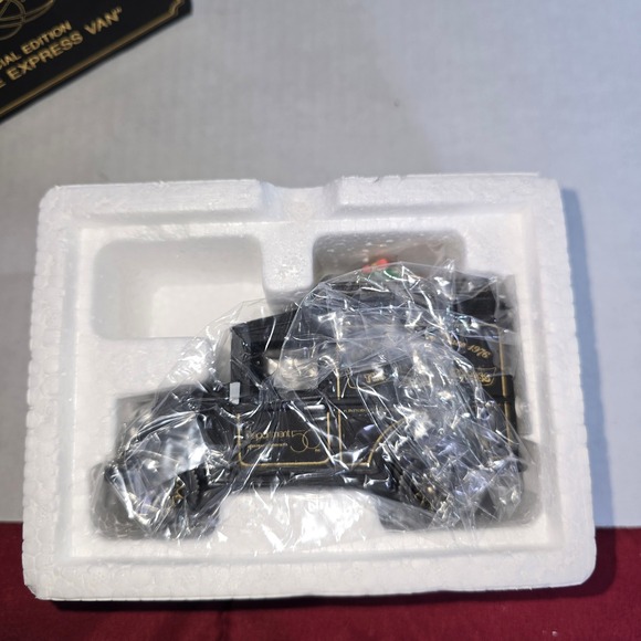 Department 56 Dickens Village VILLAGE EXPRESS VAN‎ - Special Edition #58653 - Picture 15 of 15